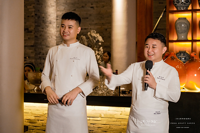 三亚太阳湾柏悦酒店中餐行政副总厨吕刚（左）与遇外滩品牌主厨陈志评（右）
